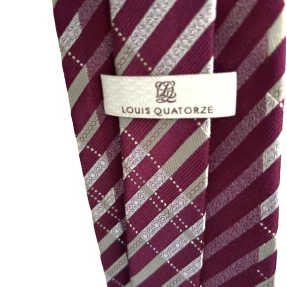 Louis Quatorze Men's Embossed w/ Sparkle Wine Color Striped Silk Necktie - Picture 6 of 7